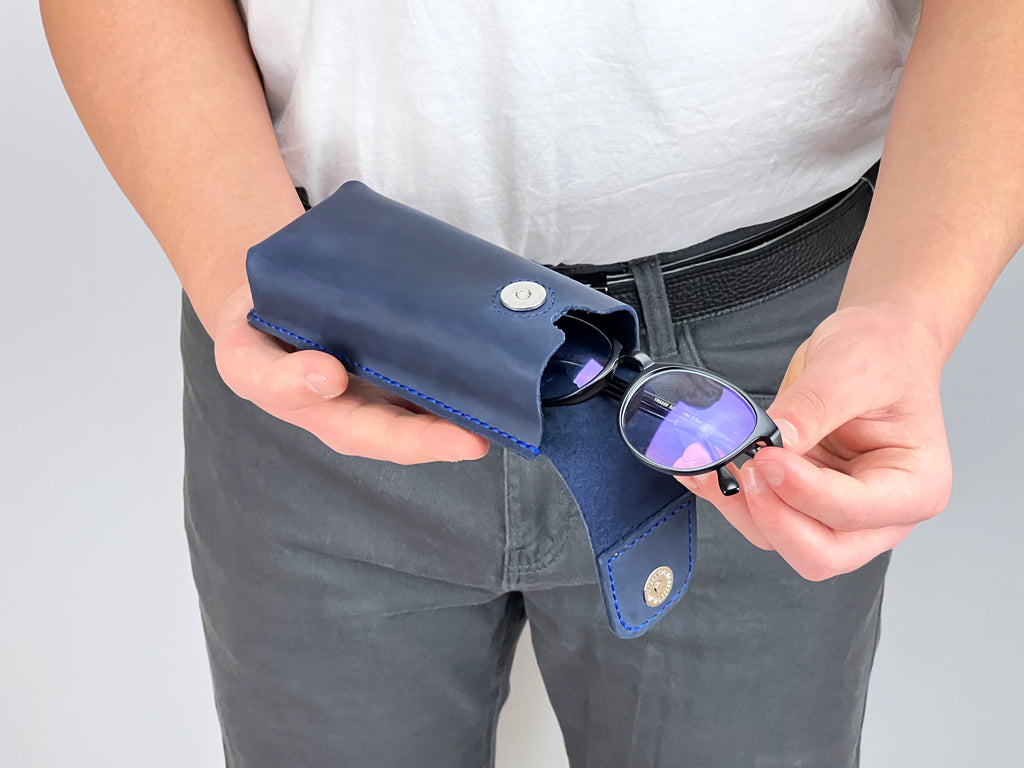 Étui à lunettes en cuir avec passant de ceinture | Pochette à lunettes de lecture faite main | Étui à lunettes de soleil gravé | Support de lunettes de taille personnalisé à fermeture magnétique
