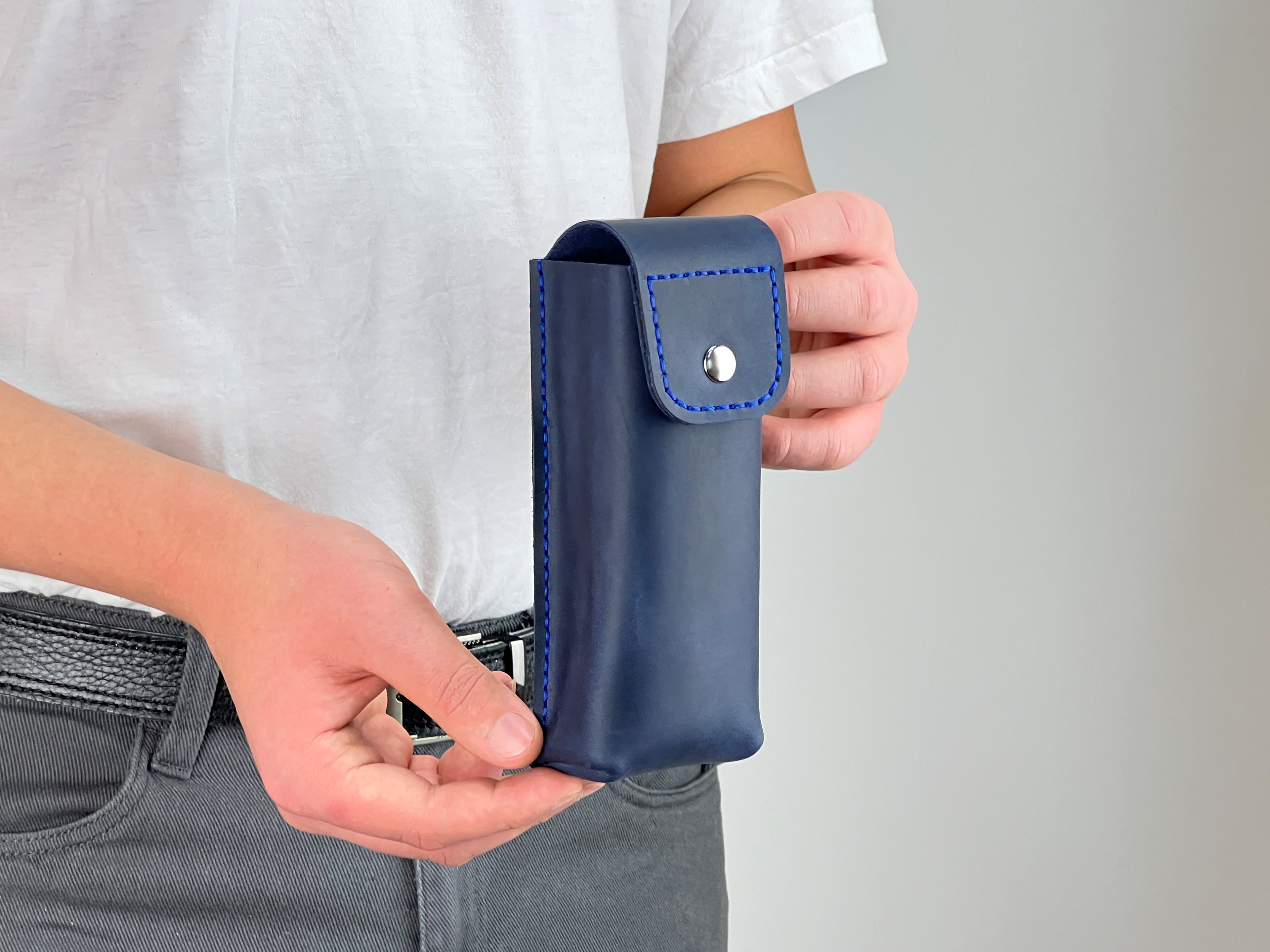 Étui à lunettes en cuir avec passant de ceinture | Pochette à lunettes de lecture faite main | Étui à lunettes de soleil gravé | Support de lunettes de taille personnalisé à fermeture magnétique