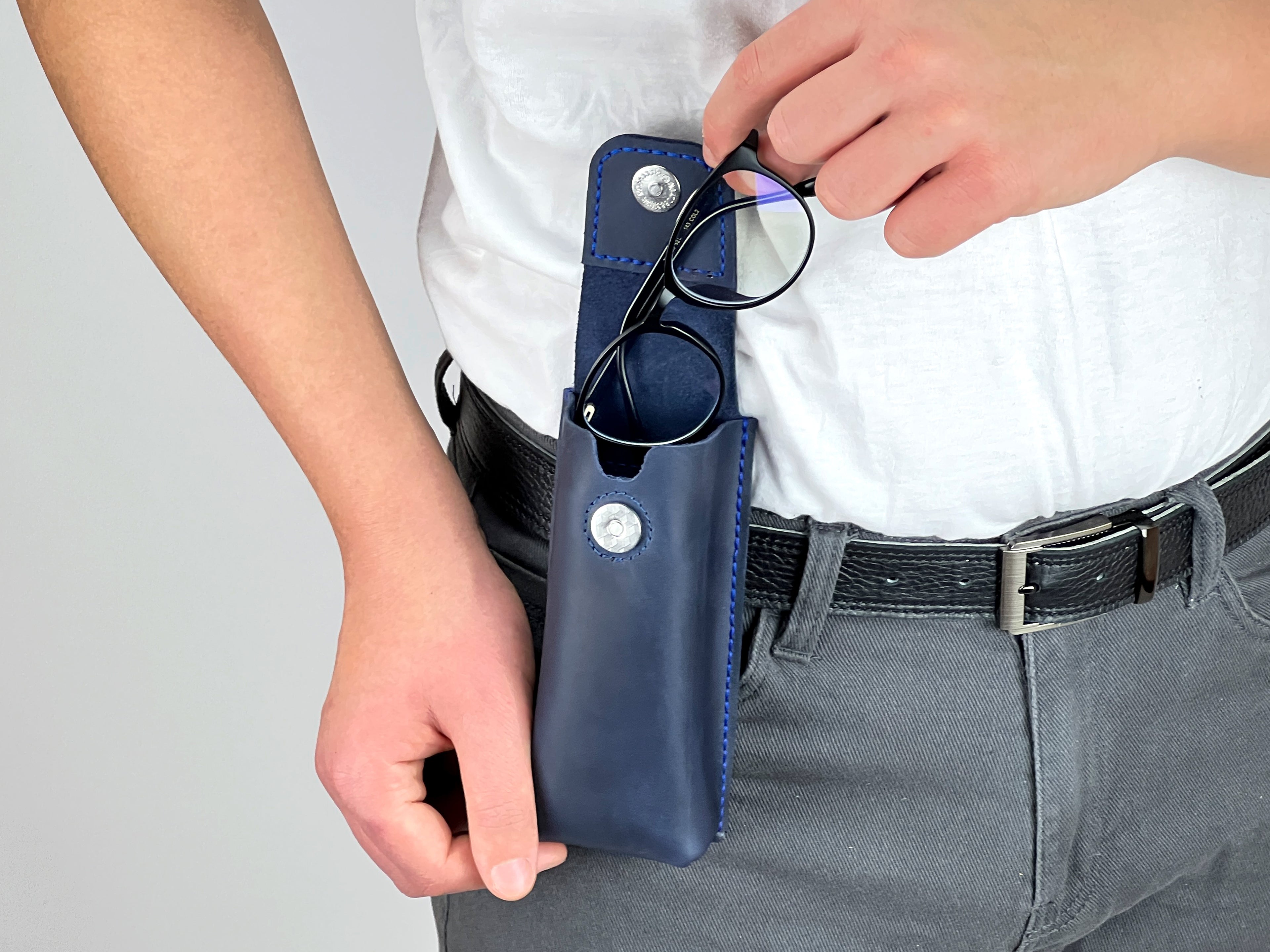 Leather Eyeglasses Case With Belt Loop| Handmade Reading Glasses Pouch| Sunglasses Holster with Engraved| Custom Magnetic Closure Waist Glasses Holder